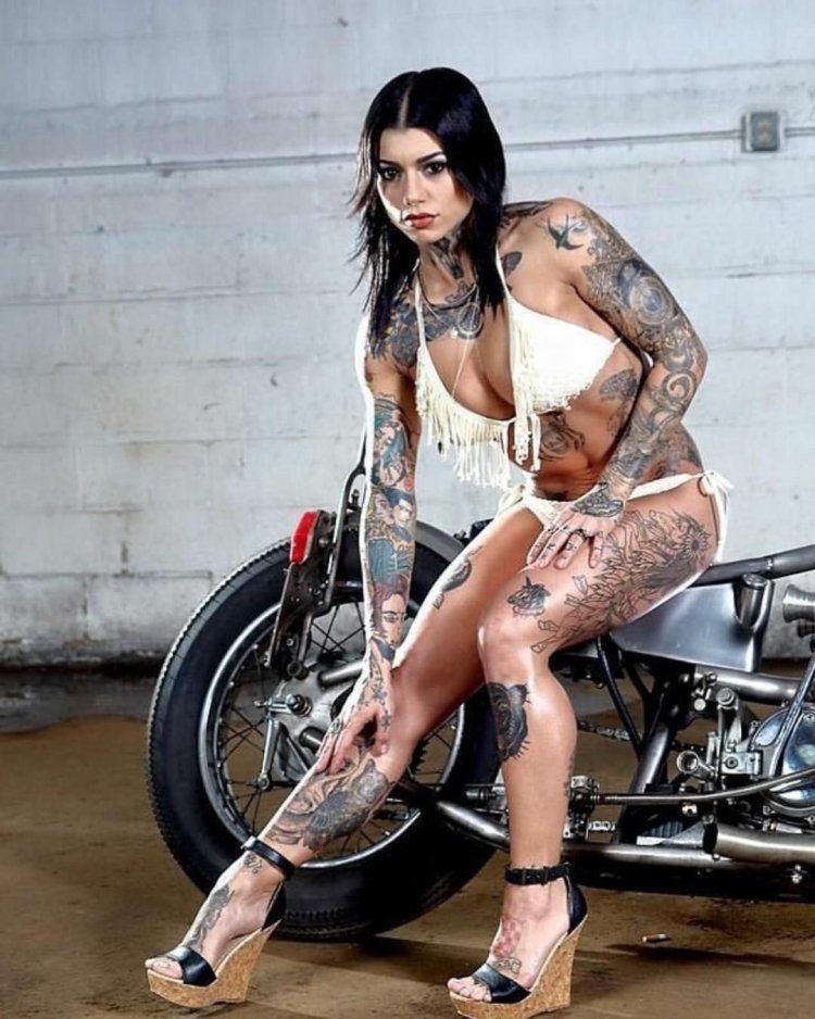 Svetlana Lavrikova biker