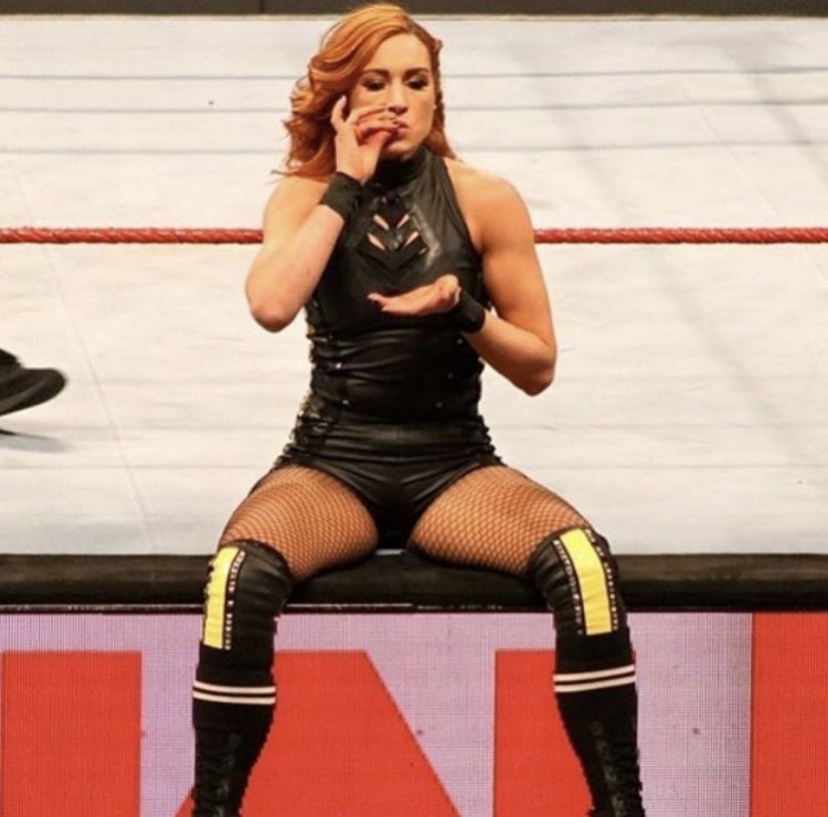 Becky Lynch feet