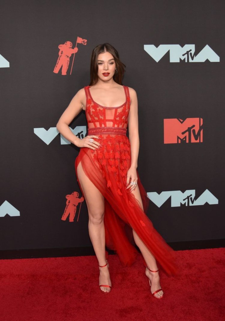 Hailee Steinfeld 2019