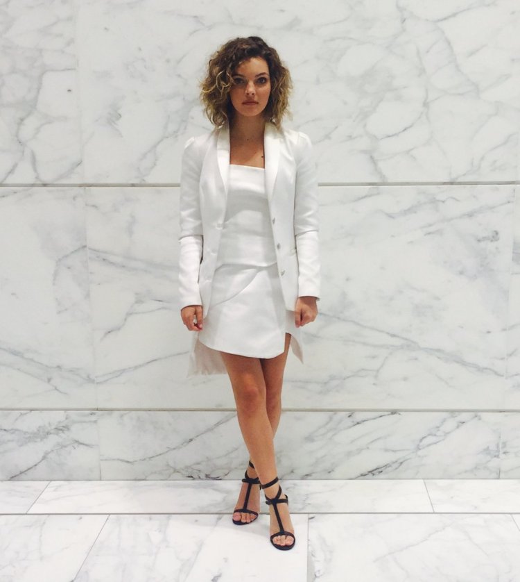 Camren Bicondova feet