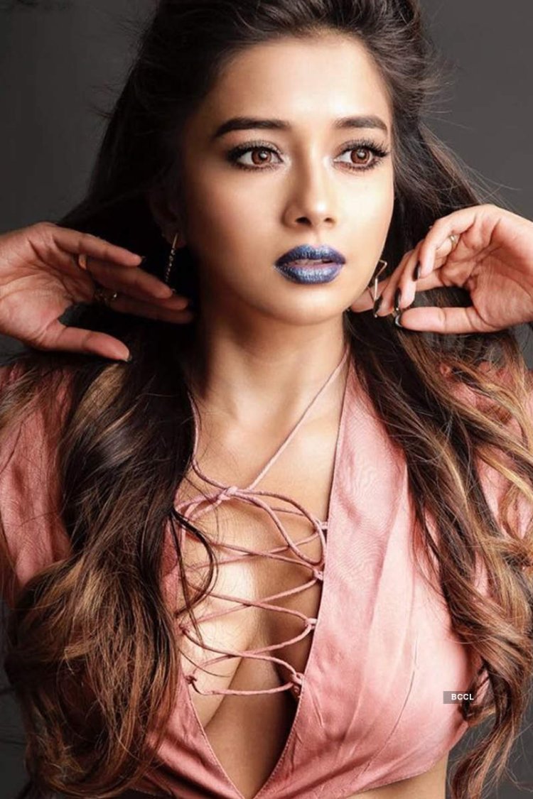 Tina Dutta hot