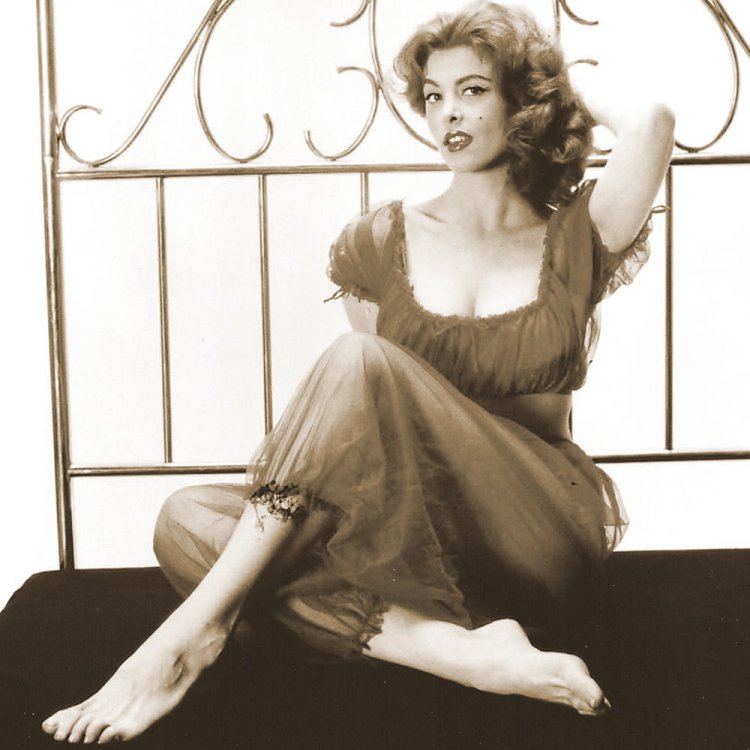 Tina Louise writer