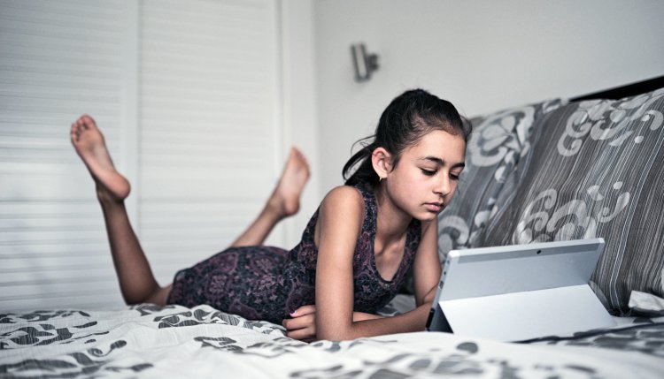Lil girl in Motel Room