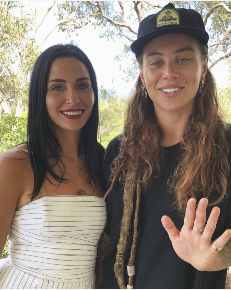 Tash Sultana with girlfriend