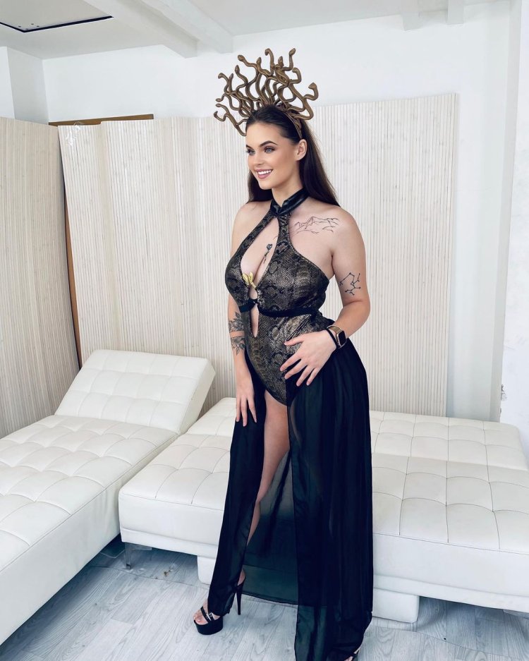 Carol Gargulakova Wood Taylee