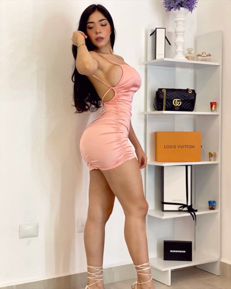 Ada Wong Resident Evil 2 Remake cosplay