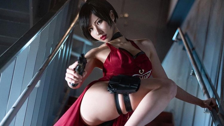Hana Bunny cosplayer Ada Wong