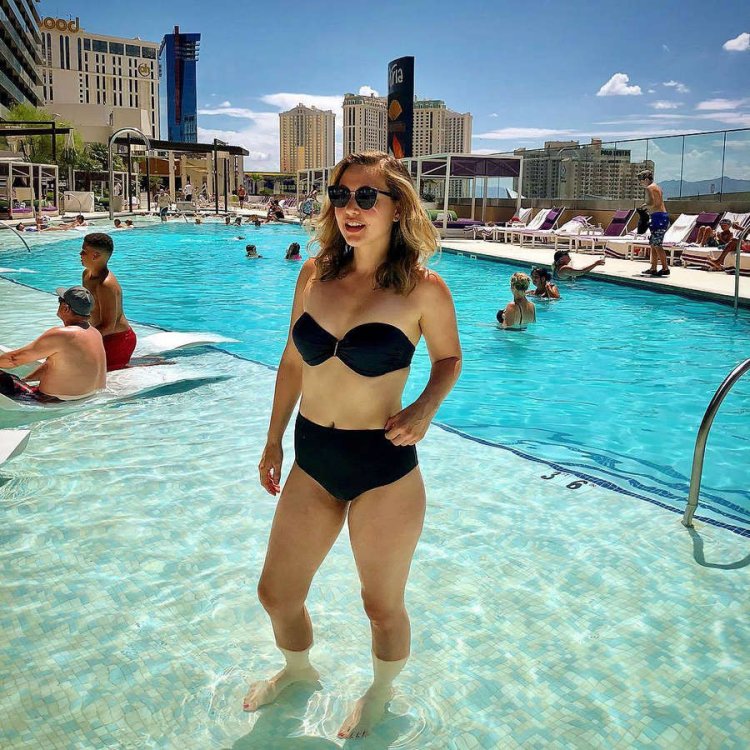 Taylor Tomlinson Instagram