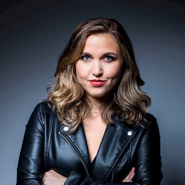 Taylor Tomlinson Comedian