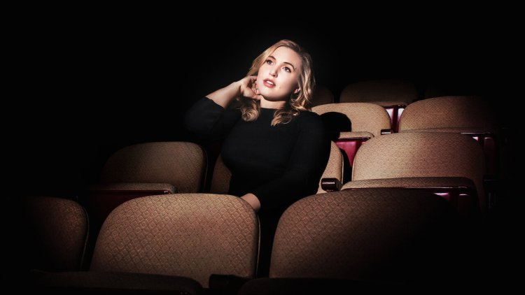 Taylor Tomlinson: Look at You 2022 Netflix poster