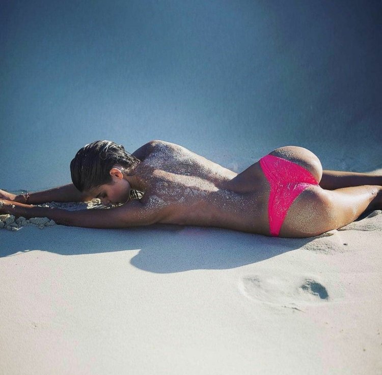 Taylor Hill in the buttock swimsuit