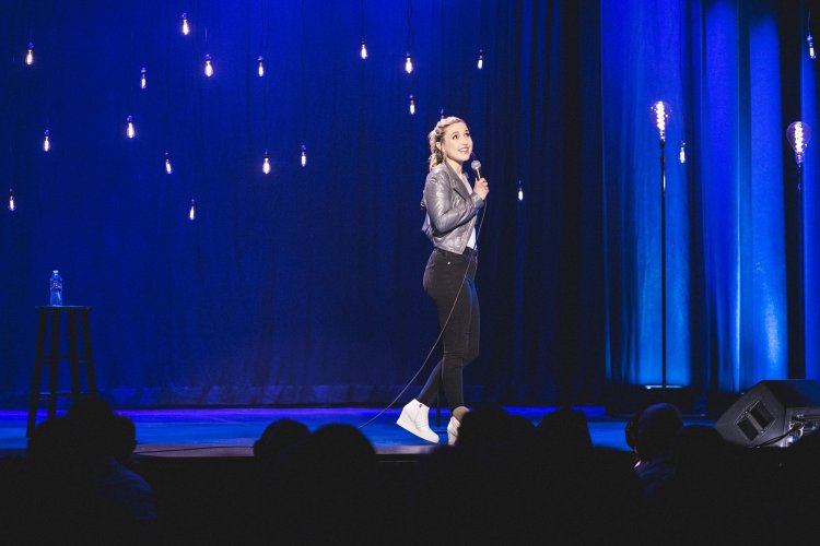 Taylor Tomlinson: Look at You 2022 Netflix poster