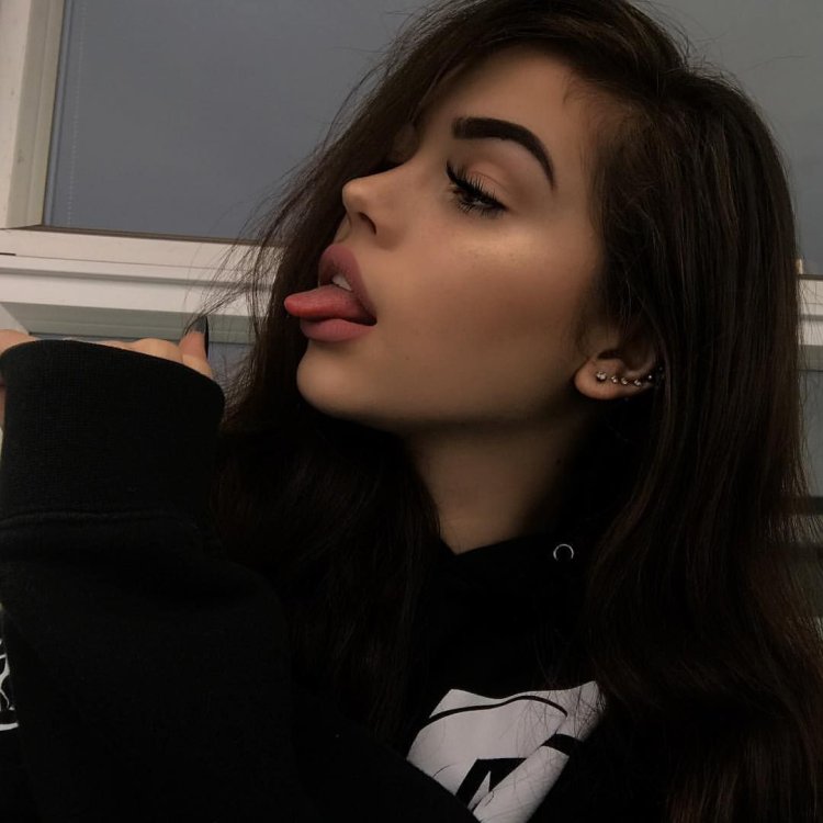 Maggie Lindemann Tumbbler Gerl