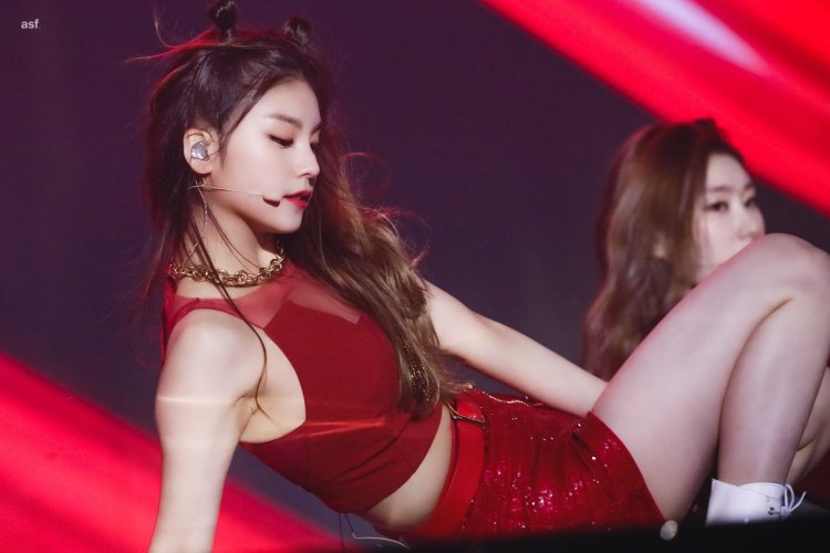 Hwan Joji Itzy figure