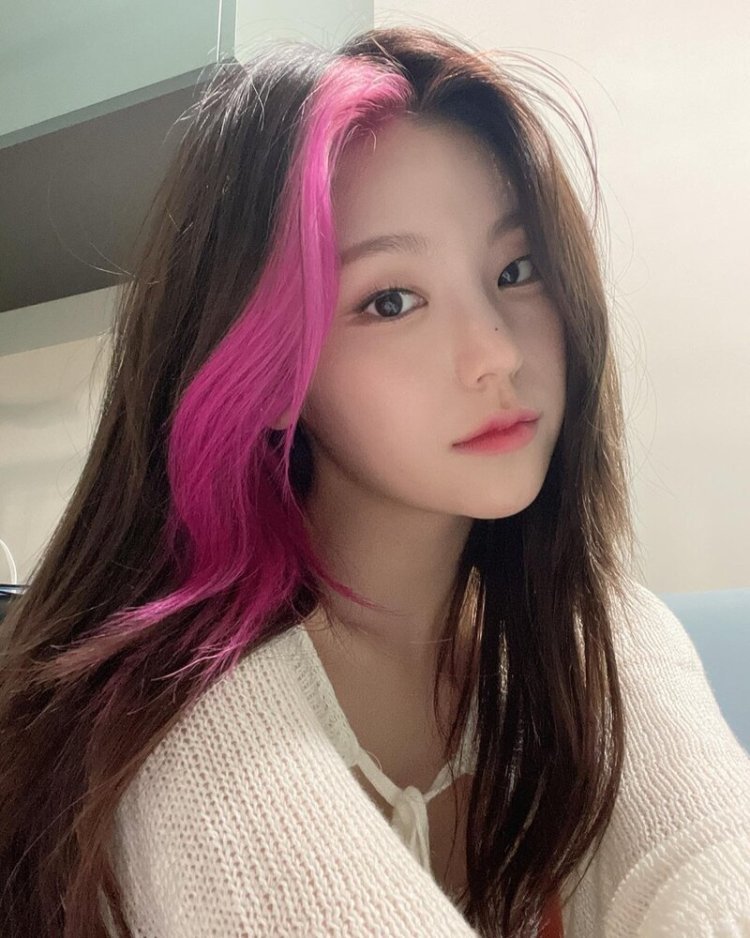 Yedzhi with pink strand