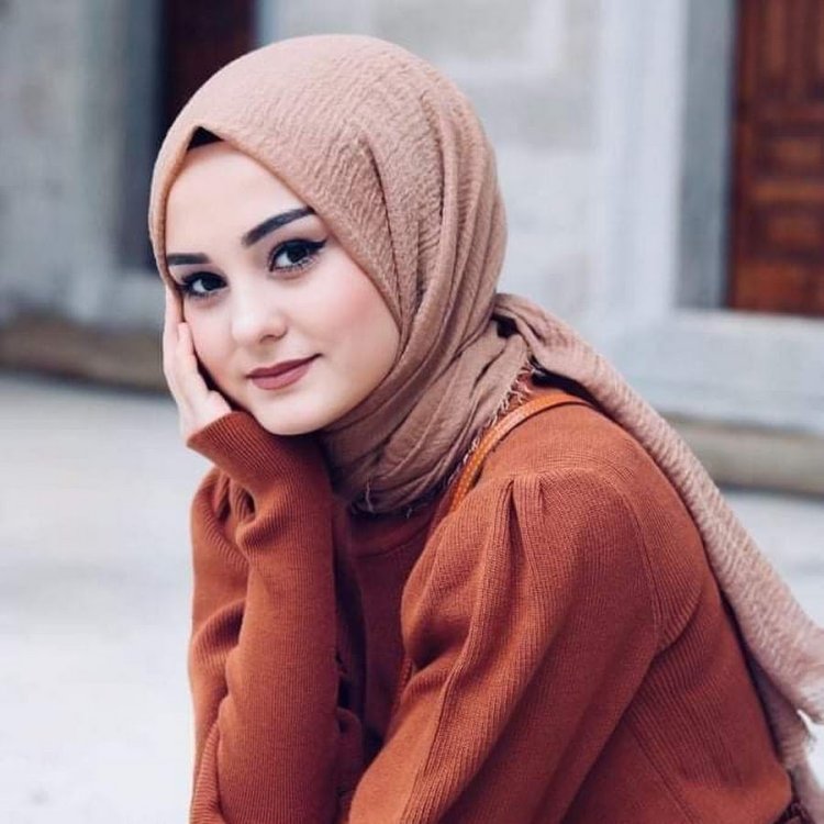 Duhtari Toshik Satra Hijab Surati Bo