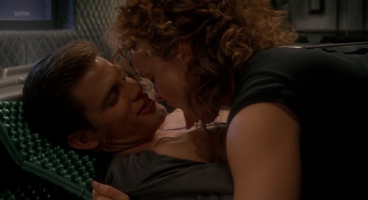 Dina Meyer Star landing hot