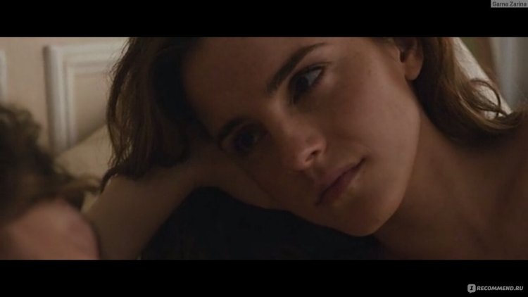 Colony digidad Emma Watson bathes