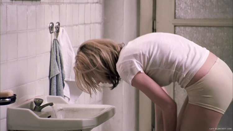 Kate Blanchett in shorts