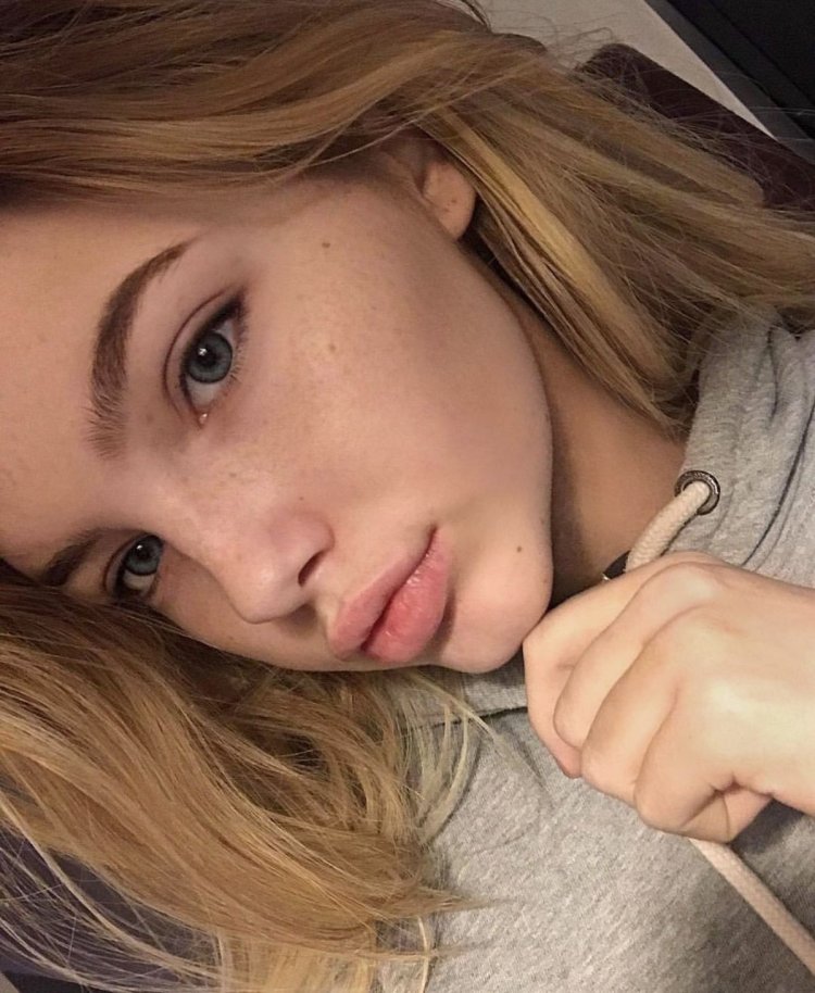 Lindsay Marie in a mini skirt