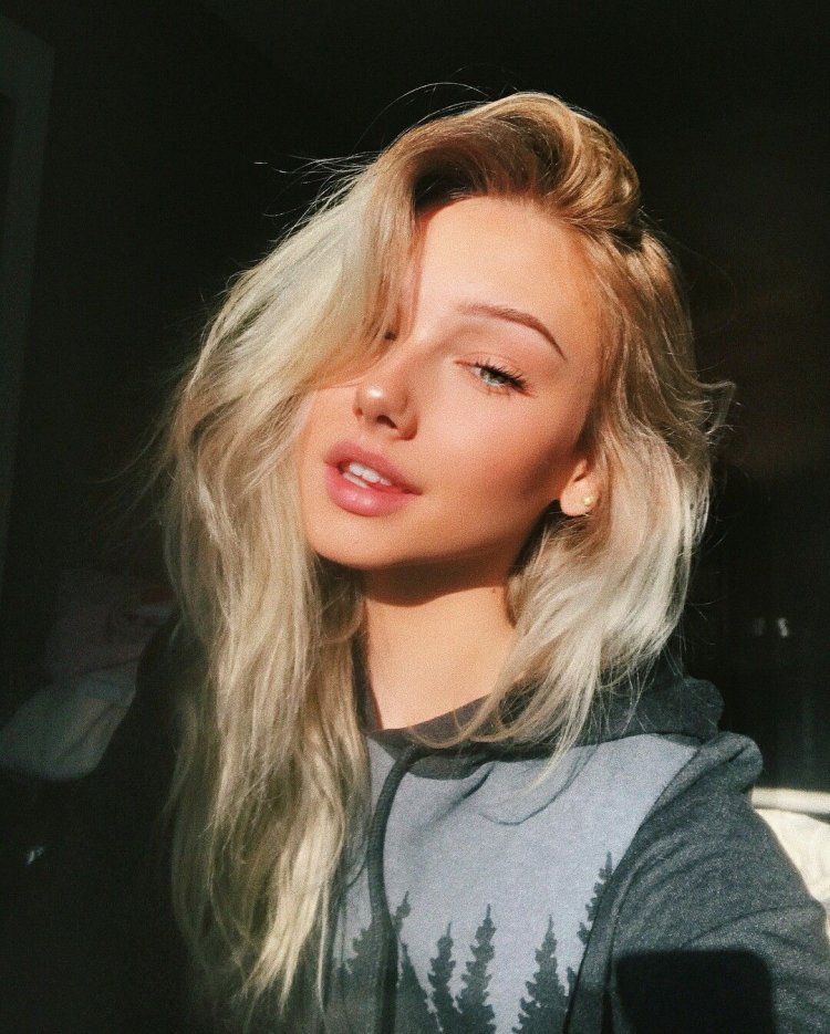 Very long hair blond