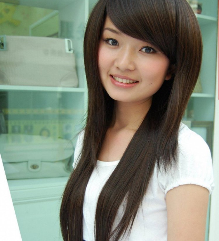 Japanese bangs to one side