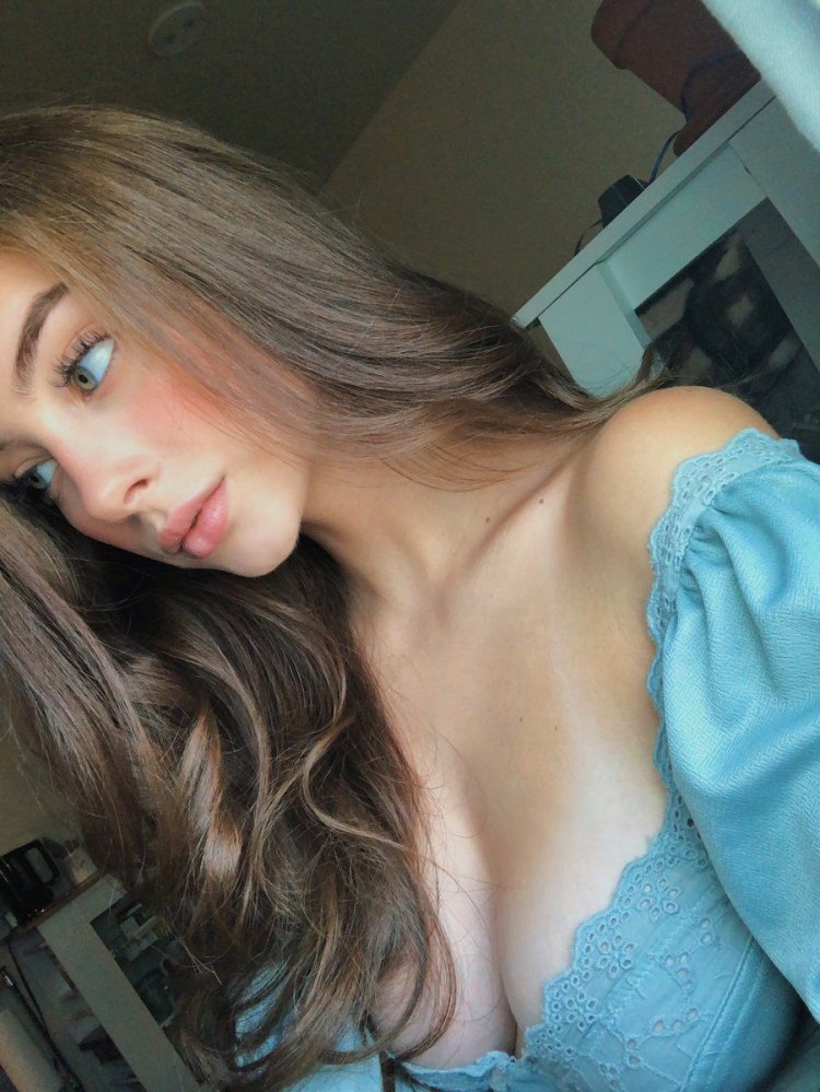 Sharkgurlkate Titchkt