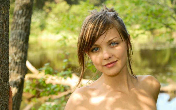 Emily brown brown -haired gray -eyed