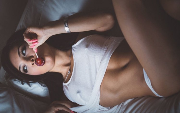 Girl with Chupachuts