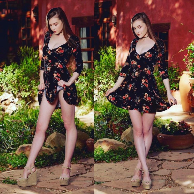 Emily Bloom legs