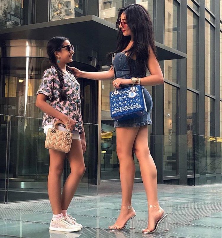 Girls on the streets of Beirut