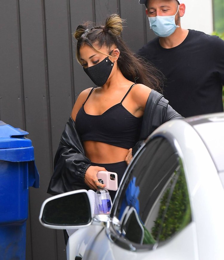 Ariana Grande paparazzi