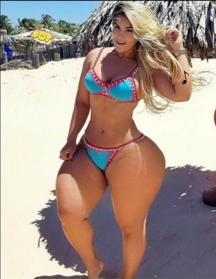 Amirah dyme in shorts