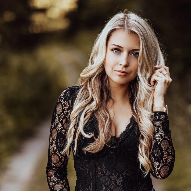 Madelin Petsh is hot