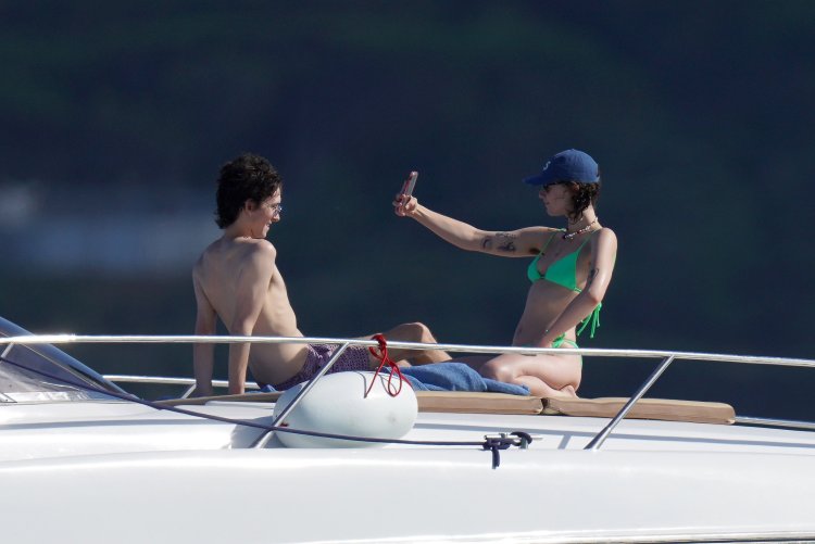 Ella Emhoff Bares Boobs as She Walks Down Nyc