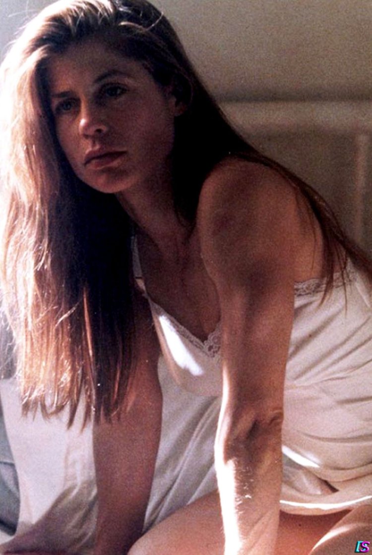 Linda Hamilton is young