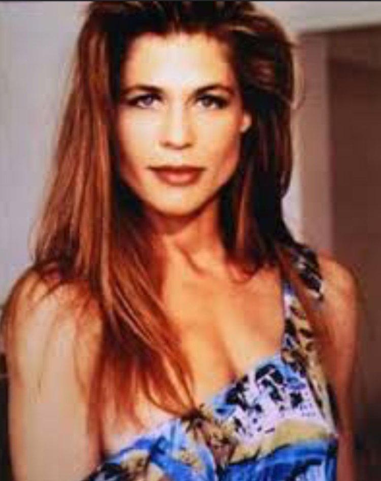 Linda Hamilton in youth hot