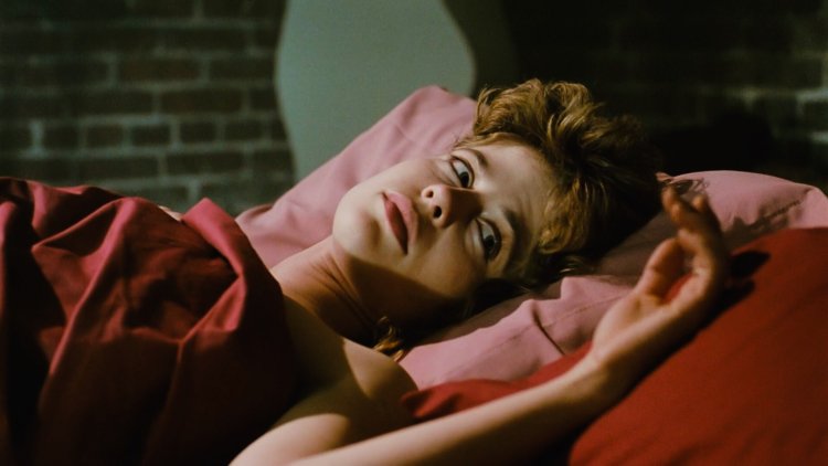 Linda Hamilton Topless