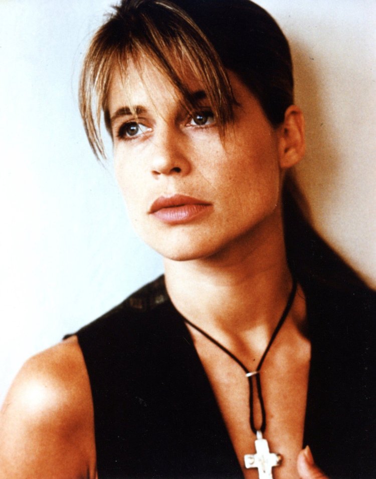 Haircut Linda Hamilton
