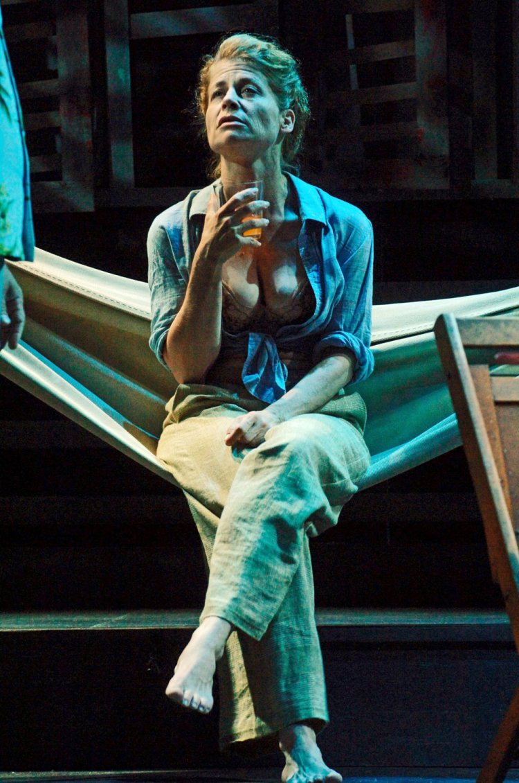 Linda Hamilton in his youth legs