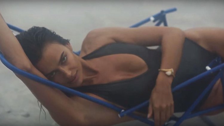 Irina Shayk buttocks pumped