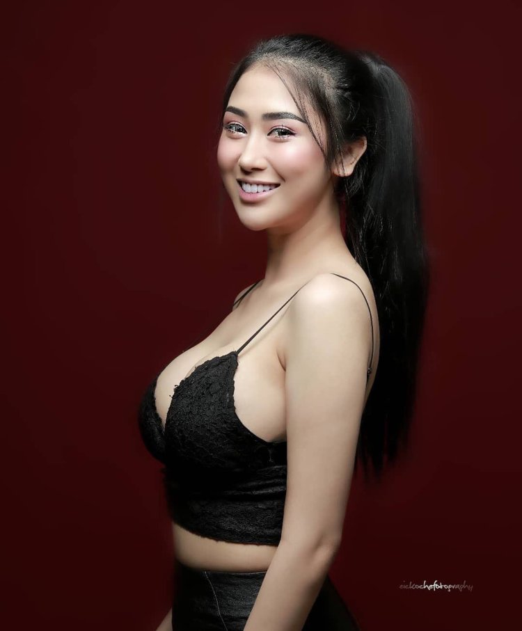 Putri Farin Kartika Hot