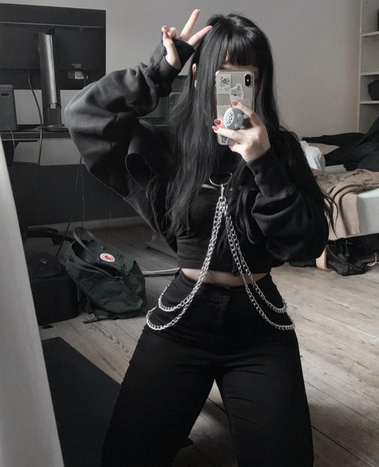 The silhouette of an elegant woman in a hat