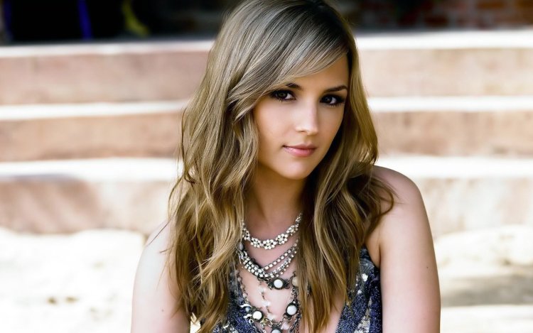 Rachael Leigh Cook 40 years old