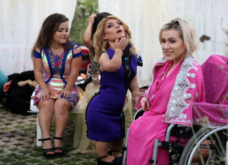 The dwarf women are beautiful