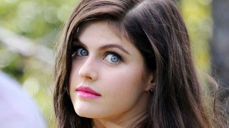 Alexandra Daddario Batelfield Hardline