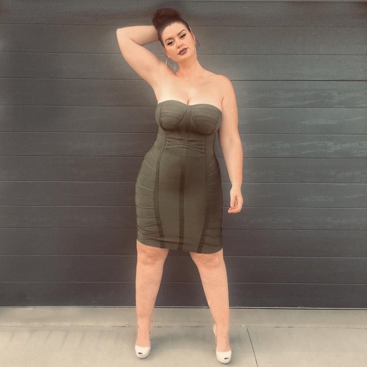 Model Jacqueline Petzak Dress Mini