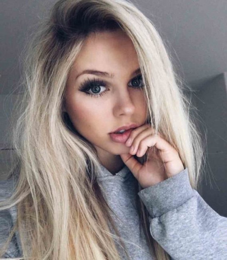 Selfie blonde