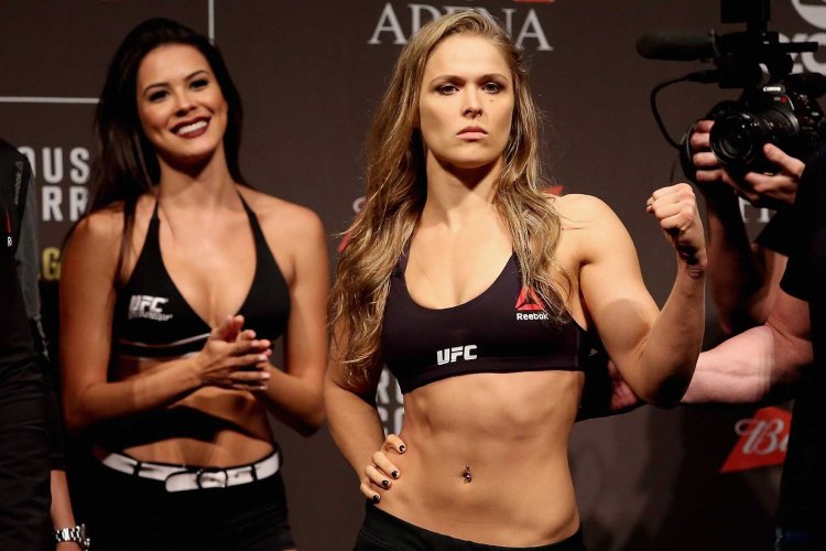 Women UFC fighters Ronda Rosei