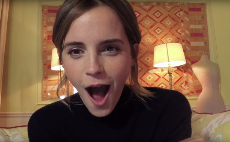 A blogger with a deep throat